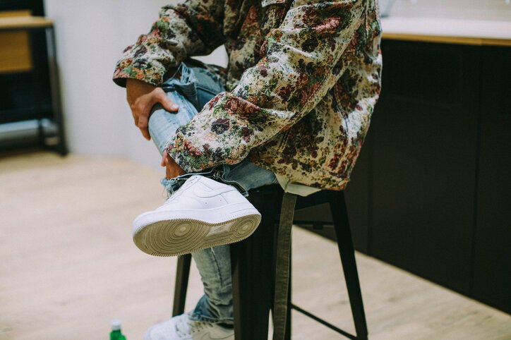 「“ラップやめようかな”とも思った」CHICO CARLITOが語る新作『Sandra's Son』。沖縄、家族、仲間、音楽、言霊が詰まったNEW ALBUMを携えて、“受け取る側より与える側”への再出発。