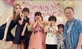 26歳差婚で4児の母・菊池瑠々(31)、1600万円のファミリーカーを公開「ファルコンウィングのテスラです」