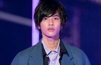 「横顔もステキ」「めちゃくちゃかっこいい」志尊淳、カチューシャ×サングラスのオフショットに反響