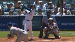 首の角度が秀逸 大谷翔平、衝撃の記念弾に捕手が“確信がっくり”絶望の弾道に首がガクン