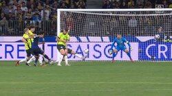 「久保入ると全然違うな」「完全にワンランク上」久保建英、相手5人翻弄の“貫禄”逆足シュート炸裂も決めきれず「あれは決めないと」「そろそろ確率上げて」ファンは議論百出