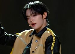 「顔面強すぎない？」「存在感レベチ」ビジュアルが強すぎる圧倒的1位の練習生、貫禄たっぷりの色気ダダ漏れステージにライバル練習生たちが呆然