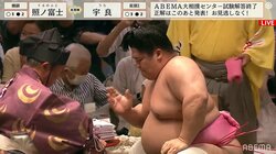 宇良、照ノ富士を撃破！ 直後に見せた「うなづき」に視聴者注目「カッコイイ」