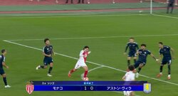 スタジアム騒然！ 南野拓実、“神タッチ＆ループ”の超スーパープレーの瞬間「なぜそこで？」 ゴール前で相手2人を翻弄する“圧巻ボールタッチ”