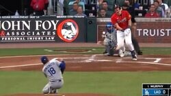 球場騒然！山本由伸に“想定外のハプニング”「危ないっ！」「怖すぎる…」 171キロ爆速ピッチャー返し→瞬時の打球反応で“神キャッチ”