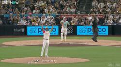 ダルビッシュ、同僚のファインプレーを“称賛” カメラが捉えた…美技を讃えるリアクション