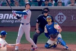 一体、何が起きた…？ 大谷翔平に「ドン引き」 “60発男”の前で豪快弾→捕手の“呆然”リアクションが話題に「あの球でこのホームラン」