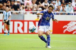 衝撃の瞬間！試合開始“わずか2分”で決めた 鬼プレスからのボール奪取 なでしこジャパンのエースストライカー・田中美南が叩き込んだ驚速ゴール