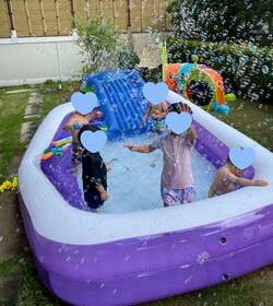  高橋真麻、自宅でプールを満喫する子どもたちの姿「ママ友家族と我が家で」 