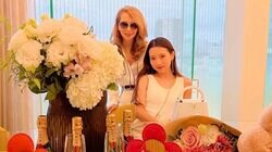 「小学生からお小遣い100万円」実家極太美女、18歳の誕生日に貰った2000万円のスポーツカーを公開「世界に1台しかない」