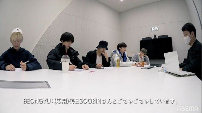 「腹が立つ？」「腹が立っている？」TOMORROW X TOGETHER、日本語を猛勉強！和気あいあいな授業風景に密着 3枚目