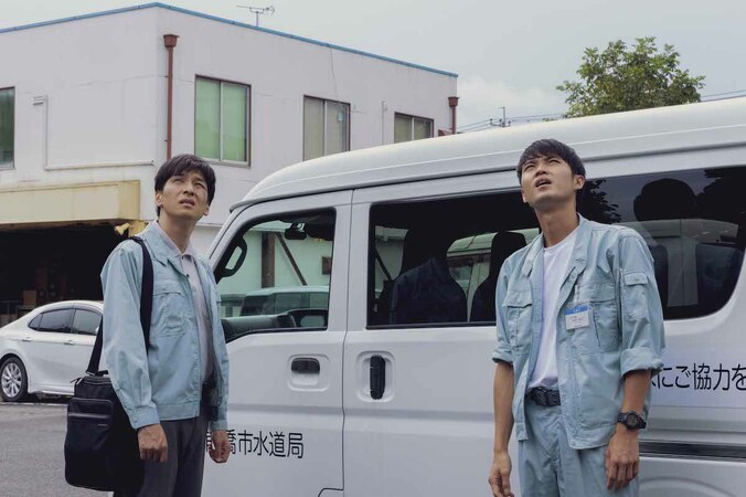 「水道を閉めちゃうなんて、俺ら悪者というか弱い者いじめというか」水道局職員の葛藤を語る生田斗真＆磯村勇斗 映画『渇水』より本編映像解禁 1枚目