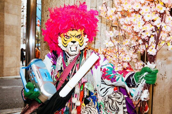 トラになって45年！キミは新宿の名物新聞配達人“新宿タイガー”を知っているか！？Love＆Peaceな直撃インタビュー 13枚目