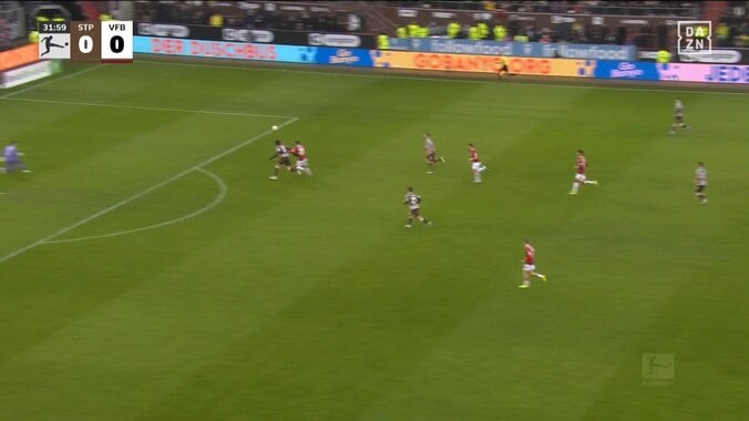 「ウンダフをほぼ完封」ブンデス1年目の日本代表DFを地元紙が絶賛！“格上”相手の完璧ディフェンスにファン「優勢なのすげえよ」 4枚目