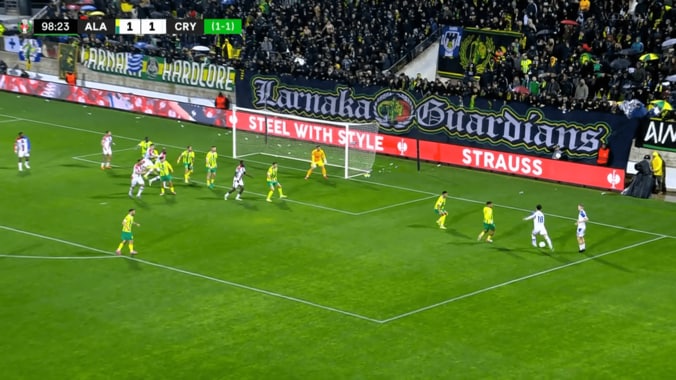 「わざと股を…」鎌田大地の“神アシスト”を中村俊輔が絶賛！「うますぎる」「視野どうなってるんだ」ファンも騒然 3枚目