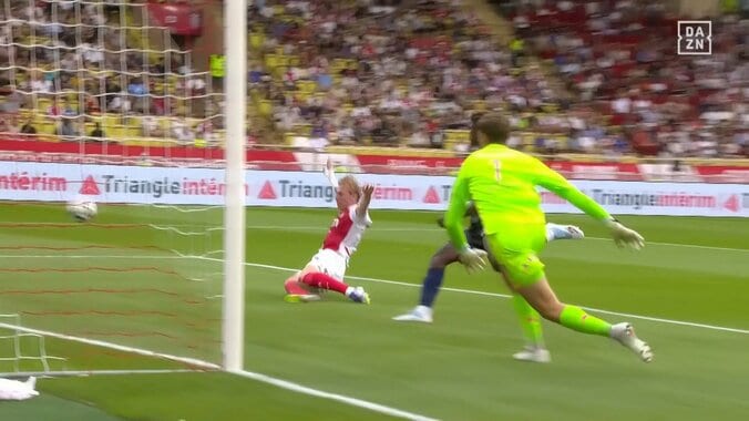 「まじで王様」南野拓実、圧巻アシストで公式戦4試合連続ゴール関与！「ここぞのタイミング」絶妙飛び出しから左足ダイレクトクロス炸裂の瞬間 3枚目