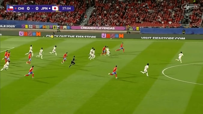 爆速すぎないか？ 驚きの“カウンター潰し”に解説・実況が絶叫！「ブラボー！」「キッカーでしたよね？」U-20日本代表DFの献身守備が話題 3枚目