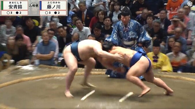 「強すぎワロタ」藤ノ川、弾丸のように正面から…真っ向勝負で大関・安青錦を撃破「本物だな」ファン大興奮 3枚目
