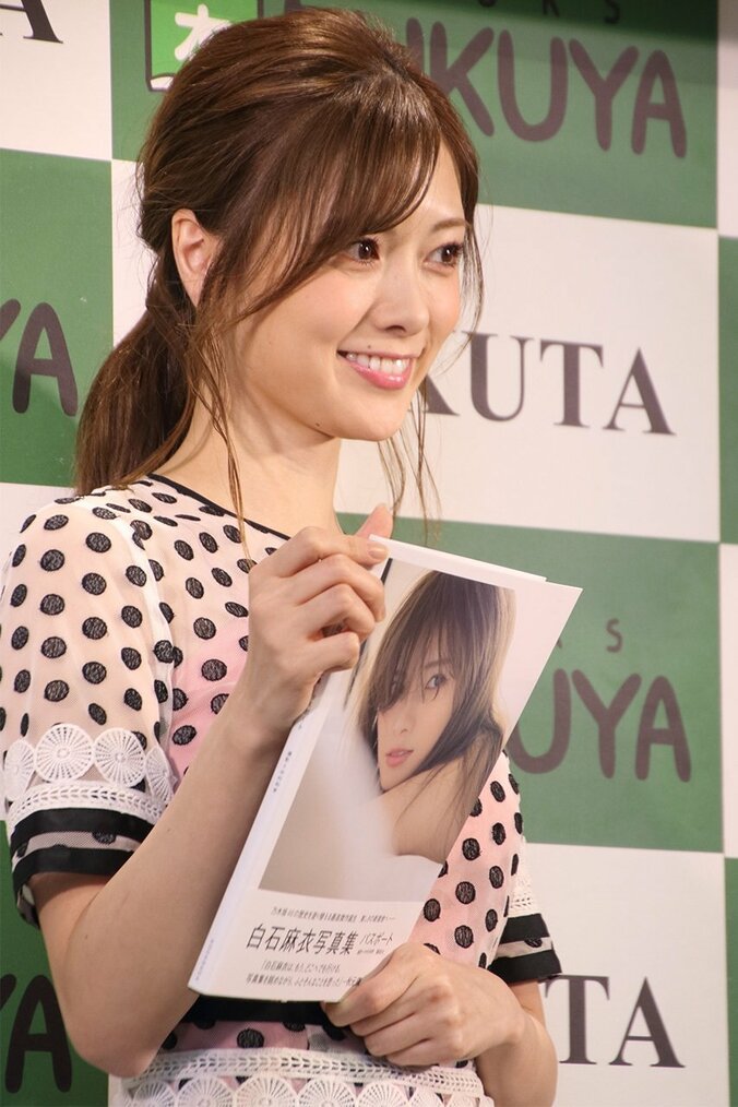 「ここまで…良いの!?」との声も…　白石麻衣、“おしゃれでセクシー”写真集は「１兆点の仕上がり」 4枚目