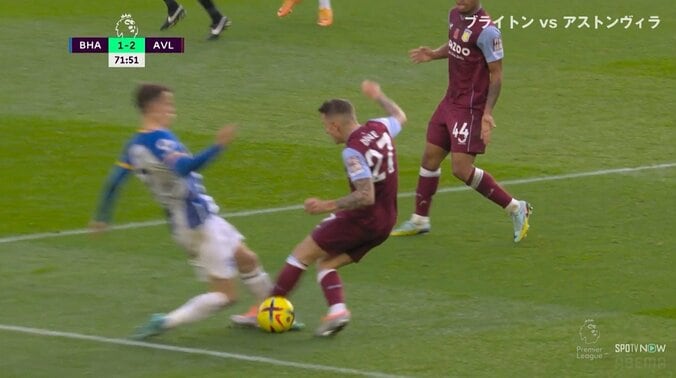 三笘薫の同僚、“恐怖”のカーフキックに悶絶！ VAR確認も“PKなし”に「笛忘れたか」「えぐい」批判殺到 1枚目