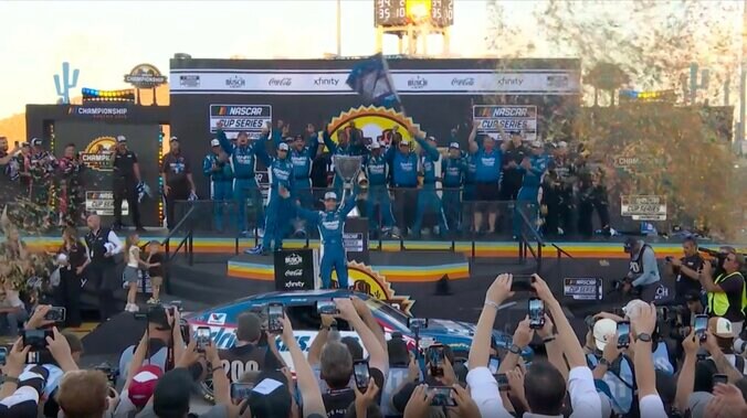 【写真・画像】ピットウォールでブチギレ！ 運命の最終戦で大波乱「こんなところでイエローになるなよ」 まさかの展開にクルーチーフが怒り爆発　1枚目