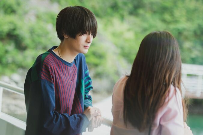 まるで映画のワンシーン！大平修蔵&アリアナさくらの朝デートが美しすぎる！三角関係も勃発か？『虹オオカミ』第1話 5枚目