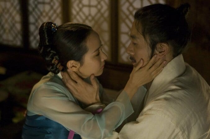 ベビーフェイスとグラマラスボディのギャップが話題に！ 女優が光るコリアン官能映画『春香秘伝 The Servant』 1枚目