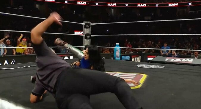 興奮気味のハルク・ホーガン風ファン