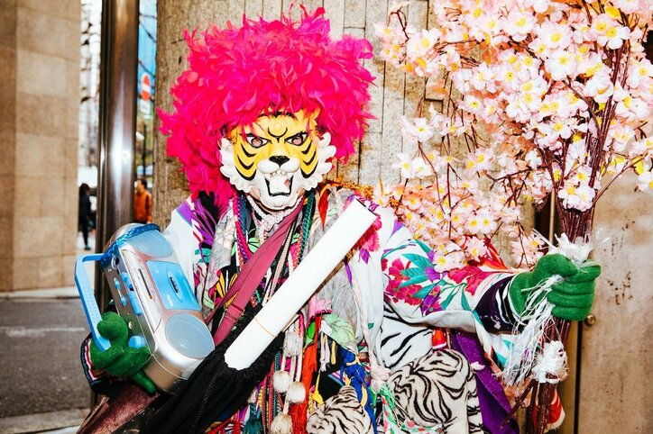 トラになって45年！キミは新宿の名物新聞配達人“新宿タイガー”を知っているか！？Love＆Peaceな直撃インタビュー