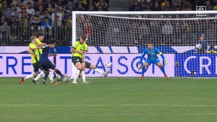 【映像】貫禄のキックフェイント→逆足シュートの瞬間