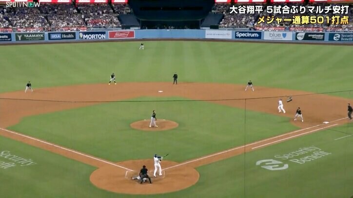 【写真・画像】大谷翔平の132メートル特大弾で内野手“確信棒立ち”　「漫画かよ」「なにこれ」振り返ること“すらしない”痛快リアクションの瞬間　1枚目