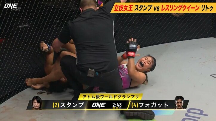 現地実況が揃って“お口あんぐり”の衝撃結末! 立ち技の女王が寝技クイーンを“寝技”で撃破 面白リアクションに「ムンクの叫びw」反響広がる