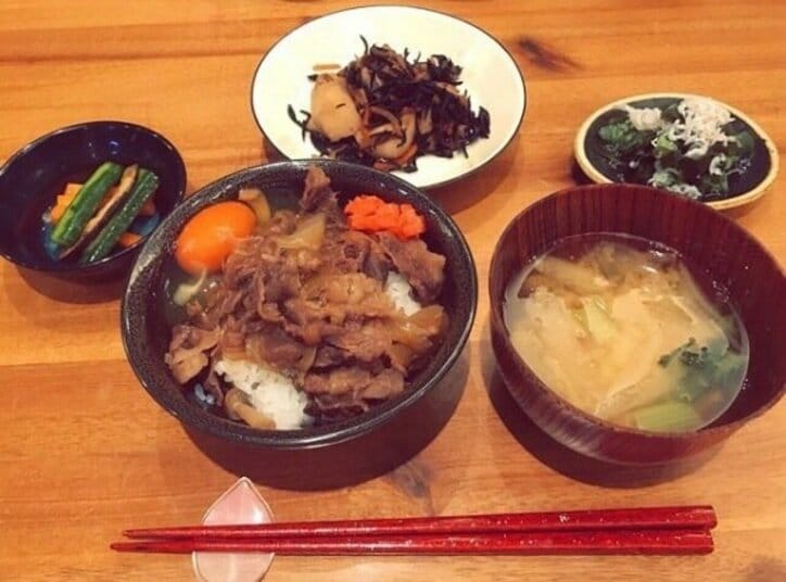 大政絢、手料理を公開　「隠れミッキーがいる」と話題に