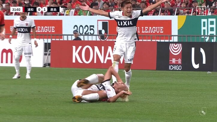 【映像】背後からジャンピングタックルを受けた瞬間 