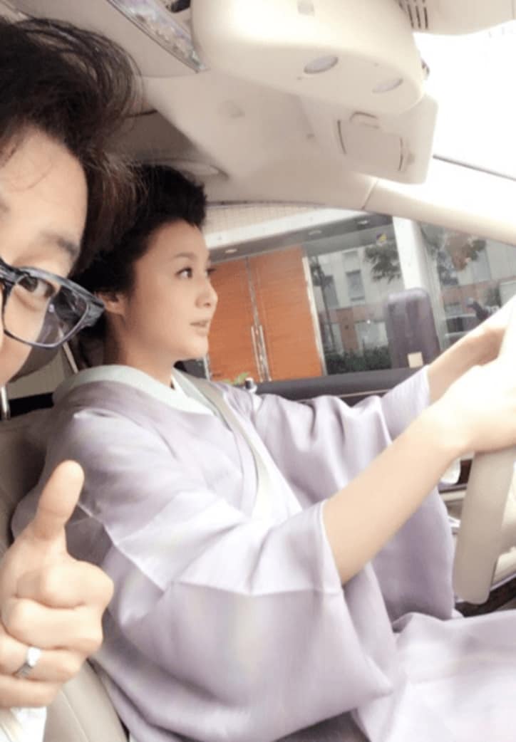 片岡愛之助が着物で運転する妻・藤原紀香の姿を公開し反響