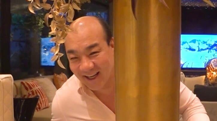 【写真・画像】「泥棒に盗られても気づかない」 にしたん社長の30億円大豪邸に潜入 “キンキラキン”の内装に衝撃　1枚目