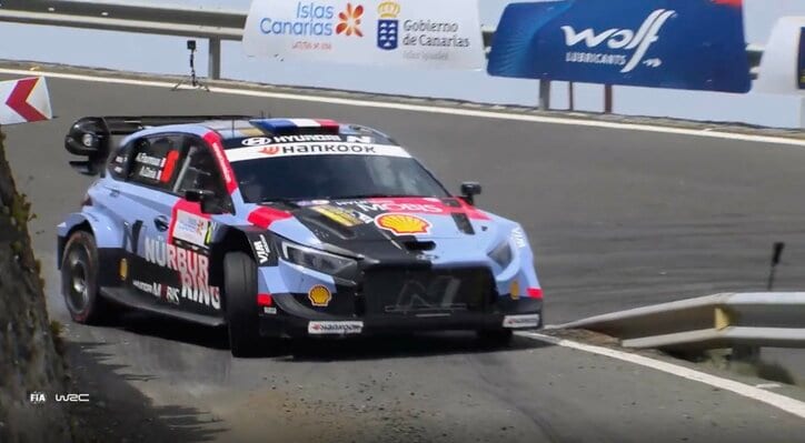 【写真・画像】世界一のラリー車がスタジアムを“爆走”…滅多にない光景が話題！ 勝田貴元も豪快ドリフト披露しスペイン熱狂　1枚目