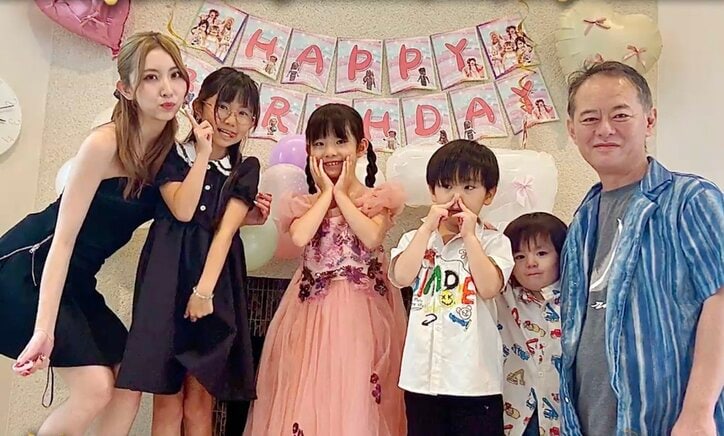 【写真・画像】26歳差婚で4児の母・菊池瑠々（31）、家賃170万円の品川区の自宅豪邸を公開「リビングに200万円の酸素カプセル」　1枚目