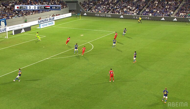 日本代表GKの“レーザービームパス”にネット驚愕！「エデルソンやん」「フィードえんぐい」「低弾道キックは流れが切れなくて良いな」大迫敬介が攻撃の起点を作った瞬間