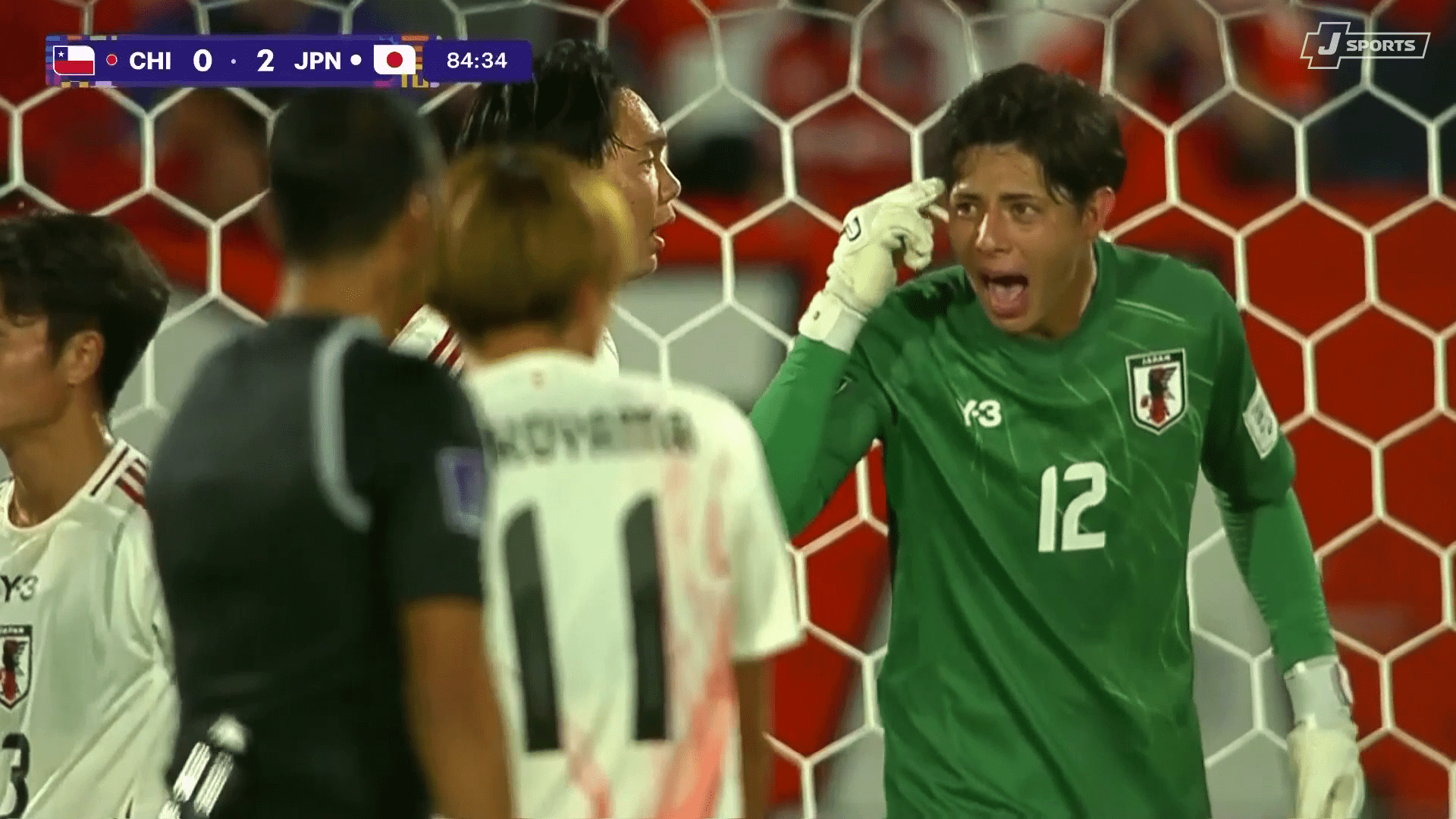 【写真・画像】「これが南米」U-20日本代表が“ラフプレー”の連続被害…「チリが荒い」足裏タックル＆肘打ちで吹っ飛ばされた一部始終　2枚目