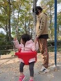 川崎希、夫・アレクの全身『GUCCI』の派手コーデを公開「公園にもこの格好で行く」