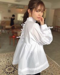 鈴木愛理、キュートな振り向きショットに「天使みたいで可愛すぎ」「反則レベルやわ」の声