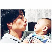 赤ちゃんを抱きかかえる白濱亜嵐に反響「いいパパになりそう」「抱っこされたい」