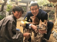 鈴木亮平、“西郷家”家族写真＆古舘緩樹×愛犬ツン･ゴジャとの“父子”写真 公開にファン反響