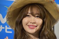 モデルとしての強みは"人柄"!? 小嶋陽菜がガルアワにゲスト出演、因縁の"東スポ"についてコメントも