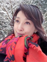 藤原紀香、夫・愛之助と久々の温泉ドライブ「雪の箱根神社です」