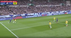 「圧倒的な個の力」伊東純也“超急加速”で強引縦突破！イナズマドリブルからの超絶ピンポイントクロスでチャンスメイクの瞬間