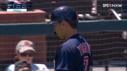 やられた！ 吉田正尚、見逃し三振 “絶妙球”に思わず仰け反る「ジャストルッキング」 3試合連続ノーヒットのなか感情露わに