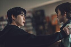 ライバルの出現にNCT・ドヨンが激しく動揺…衝撃的なラストに驚きの声も『私を愛さないXに』7話&8話