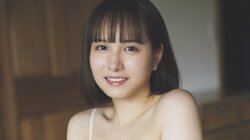 グラビア界屈指のあざとさ “小動物系美女”新谷真由がデート感あふれる表情 『週プレ』登場